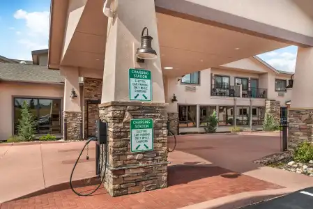 Best Western Plus Silver Saddle Inn - 26