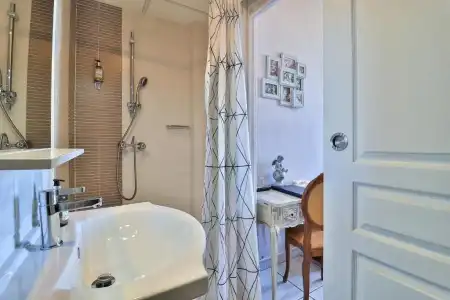 Le Panoramic Boutique - 90