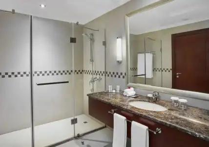 DoubleTree by Hilton - 13