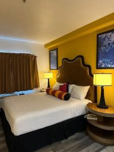 Howard Johnson by Wyndham Bakersfield - 7