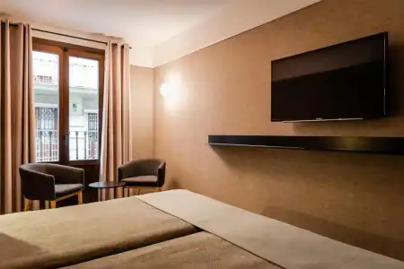 Raval House - 33