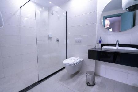 Redcon Suites - 184