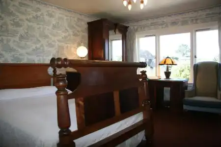 Martine Inn - 75