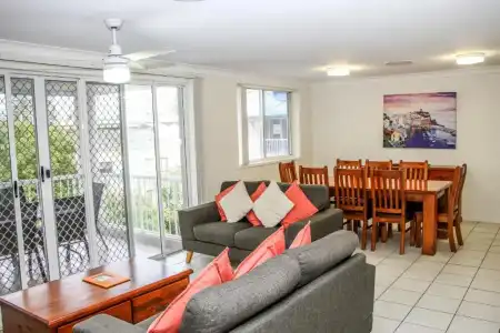 Surfers Beach Holiday Apartments - 40