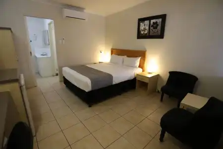 Tropic Coast Motel - 98