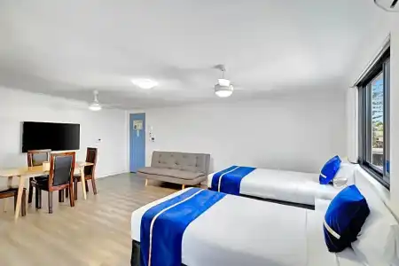 Montego Mermaid Beach Motel - 39