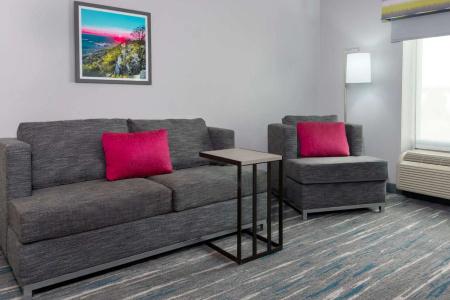Hampton Inn & Suites Winston-Salem/University Area, NC - 44