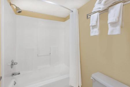 Baymont by Wyndham Sevierville Pigeon Forge - 6