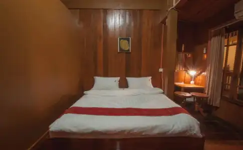 The History Cafe' & Guesthouse - 2