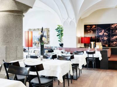 Grauer Bar - 26