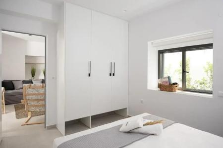 Cozy Corner Luxury Apartments - 38