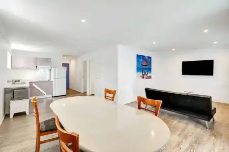 Montego Mermaid Beach Motel - 81