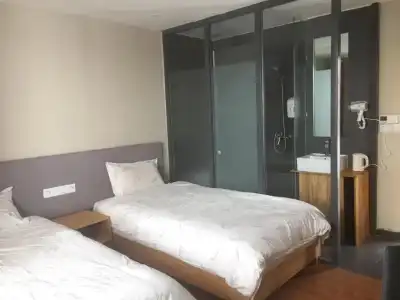 Fengma Feiyang Hostel - 86
