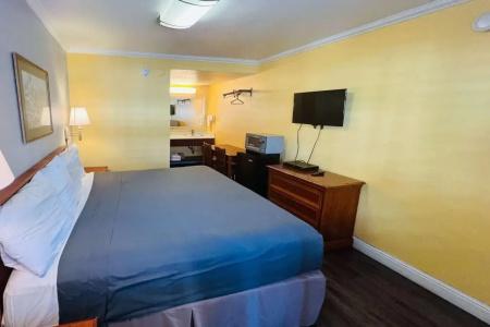 Van Ness Inn - 24
