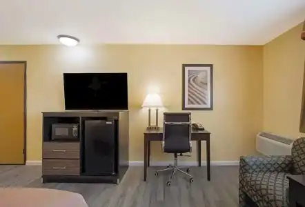 Quality Inn & Suites Medford Airport - 49