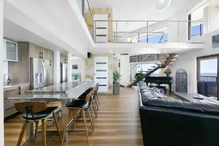 Burleigh Esplanade Beachfront Apartments - 18