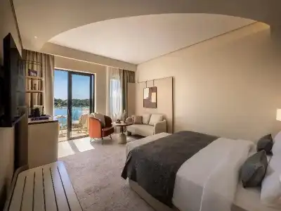 Adults Exclusive Monte Mulini - 245
