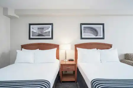Sandmans & Suites Calgary West - 33