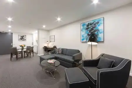Avenue Canberra - 11