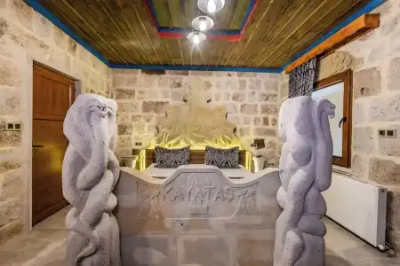 Kayatas Cave Suites - 59