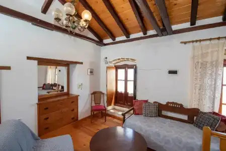 Goulas Traditional Guesthouse - 100