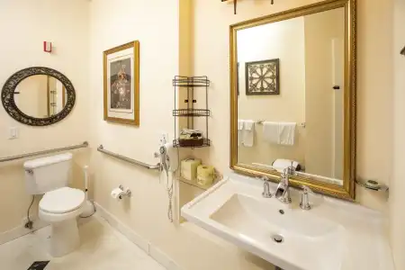 Washington Square Inn - 119
