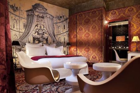 Hôtel du Petit Moulin, Haute Couture by Lacroix - 84