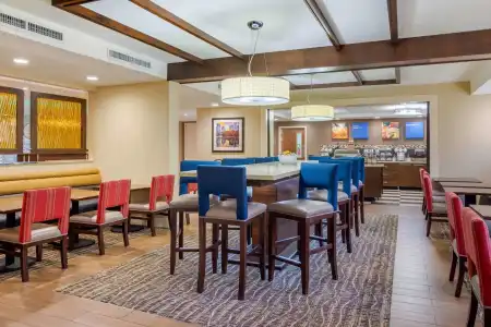 Spark by Hilton Atlanta Airport South College Park - 23