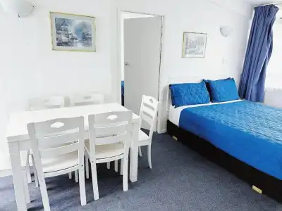 Golden Glow Motel - 44