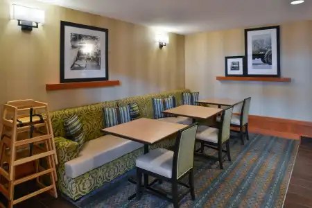 Hampton Inn & Suites By Hilton Calgary- University Northwest - 33