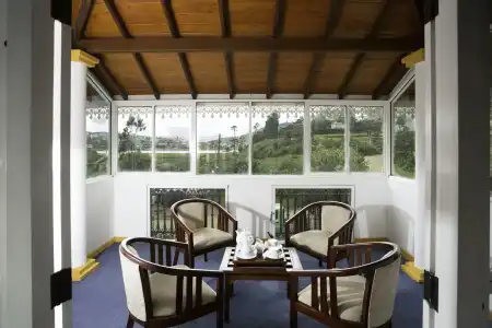 Camellia Lake Resort - 19