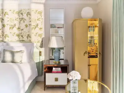 The Dorchester - 16