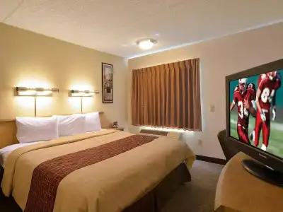 Red Roof Inn Laredo - 3