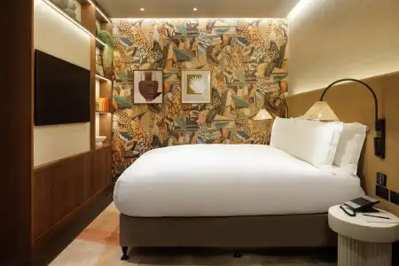 The Trafalgar St. James London, Curio Collection by Hilton - 74