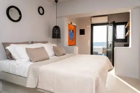 Sun Rocks Boutique | Caldera View Suites & Sunset Dining Experience - 38