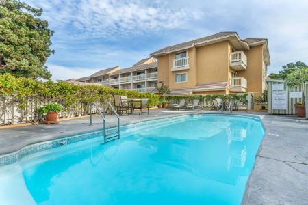 Best Western Plus Monterey Inn - 17