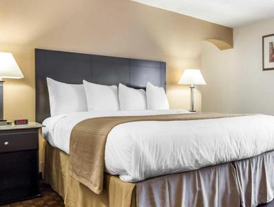 Quality Inn & Suites Coliseum - 19