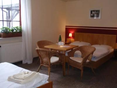 & Restaurant Lindengarten - 3