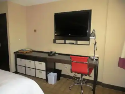 Four Points by Sheraton & Suites Calgary West - 42