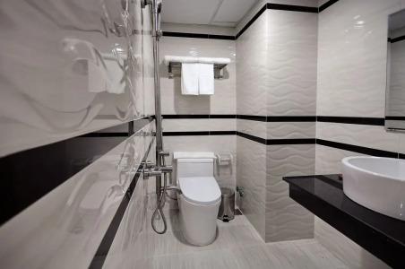 May Ngu Sac - Iridescent Clouds - 7