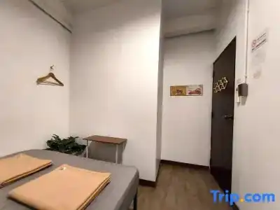 Feel Good Bangkok Hostel - 75