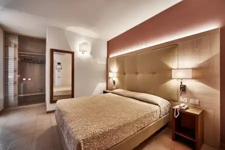 Palace Regina - 68