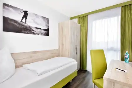 NOVINA Sleep Inn Herzogenaurach - 8