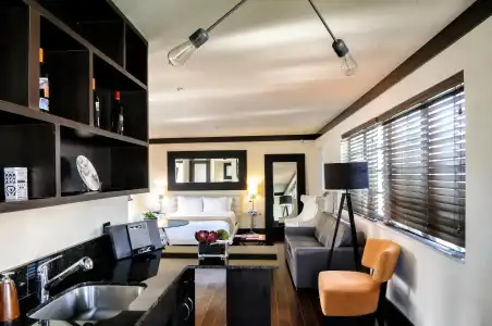 Lincoln Arms Suites - 35