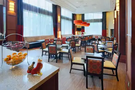 Hampton Inn & Suites by Hilton Arlington Crystal City DCA - 23