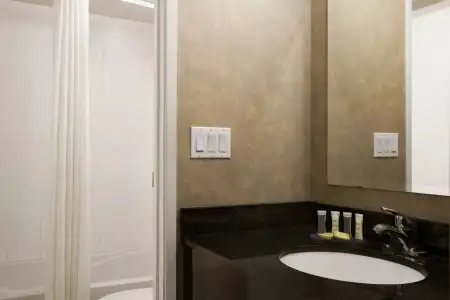 Quality Inn & Suites - 7