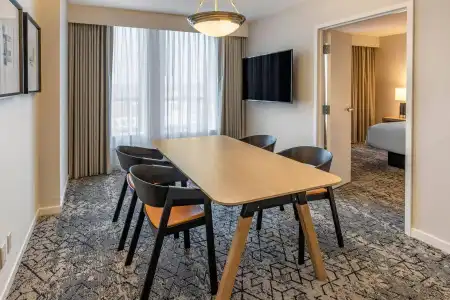 Sheraton Suites Old Town Alexandria - 111