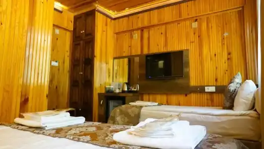 Ayder Hasimoglu - 32