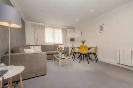 Queensgate Court - 152