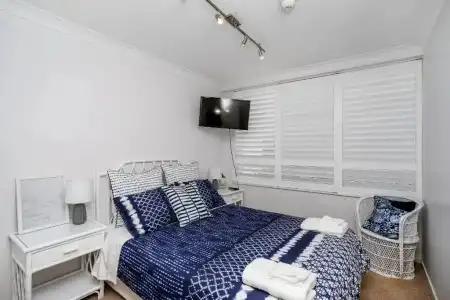 Burleigh Beach Tower - 32